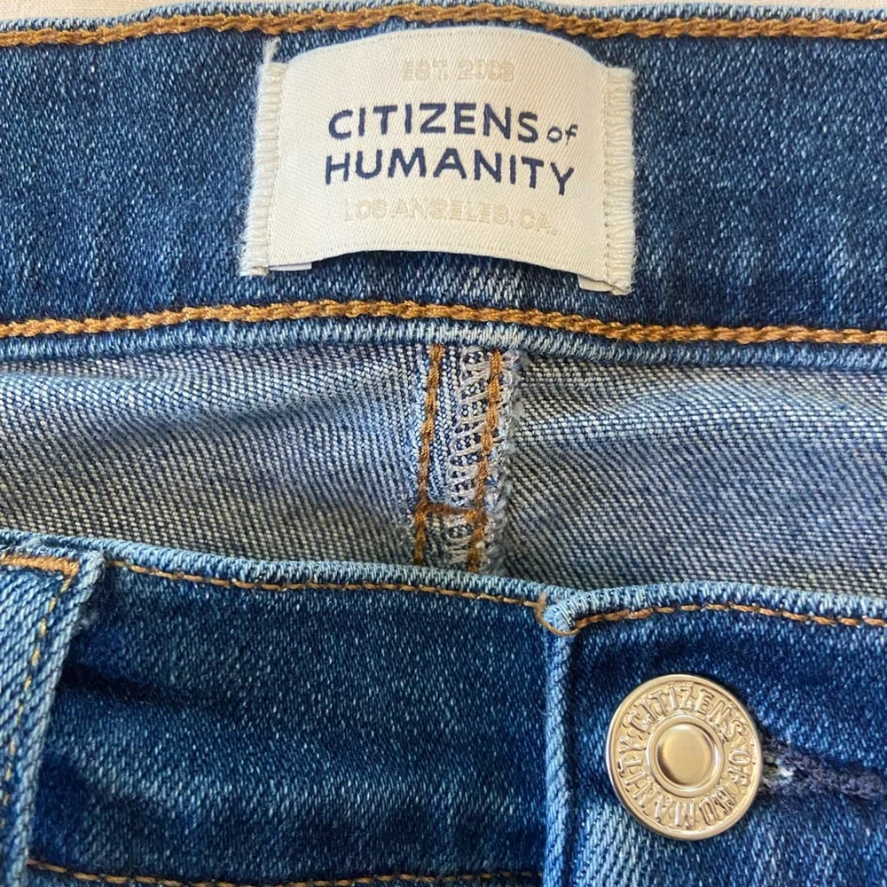 Citizens Of Humanity Wide Legged Lyra Jeans
Size 28 - Picture 5 of 7